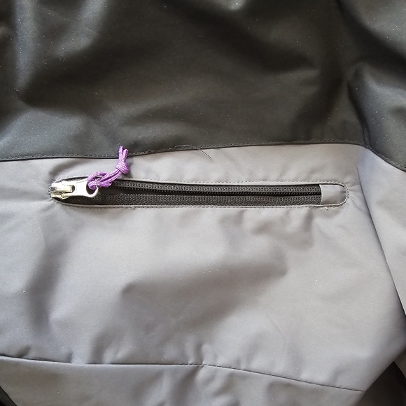 Nice jacket with removable insert and hood. Brand is Radiance - Picture 4 of 6